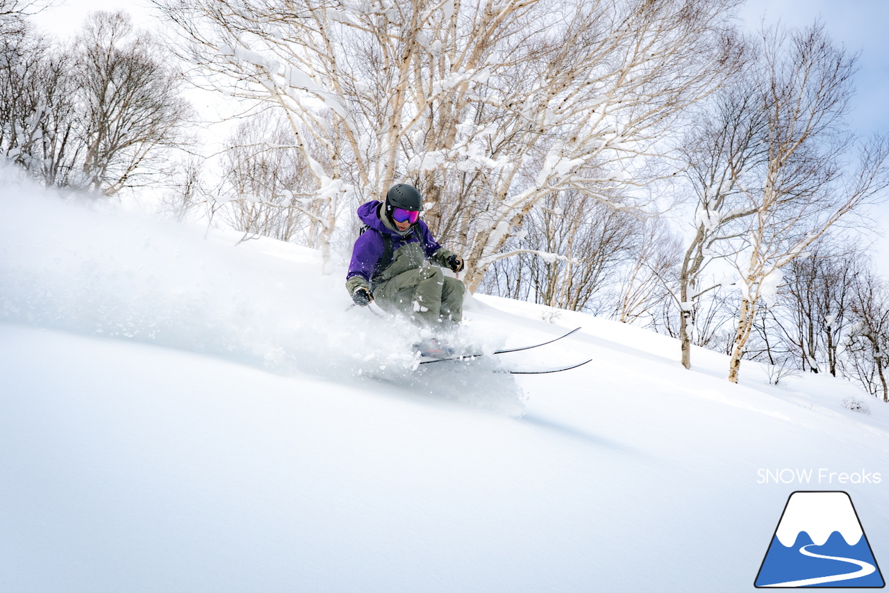 サッポロテイネ｜プロスキーヤー・中西太洋さんが、今季 SNOW Freaks 初登場。コンディション良好なゲレンデ＆パウダーを滑る、そして、撮る！
